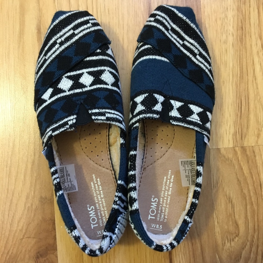 TOMS - EUC, Fleece Lined, Tribal Pattern, size 8.5